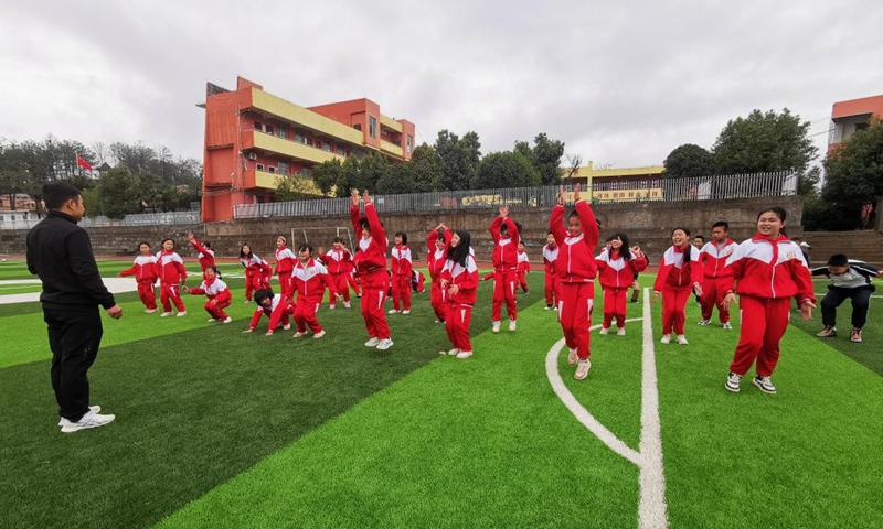 Students of the Red Army School of Marshal Chen Yi take physical education class in Nanxiong, south China's Guangdong Province, Feb. 10, 2023.(Xinhua/Wang Feng)