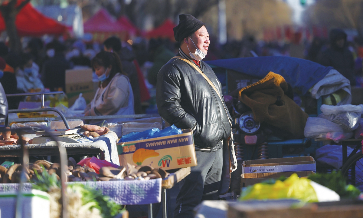 The morning market in Shenyang Labor Park, Northeast China's Liaoning Province, becomes lively again on March 1, 2023. Photo: IC