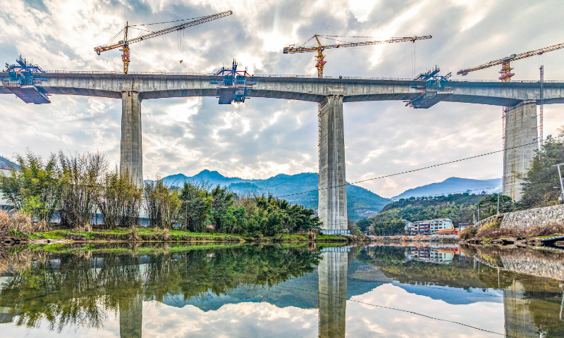 Cranes are seen at the construction site of the Yongjia section of the Hangzhou-Wenzhou high-speed railway in Wenzhou, East China's Zhejiang Province, on March 1, 2023. The 331-kilometer line is an important part of the high-speed railway network in the Yangtze River Delta. The travel time from Hangzhou to Wenzhou will be reduced to less than one hour upon completion. Photo: cnsphoto