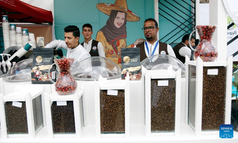 People sell coffee beans at a coffee fair in Sanaa, Yemen, on March 1, 2023. Local merchants gathered at the coffee fair on Wednesday to promote Yemen's renowned coffee.(Photo: Xinhua)