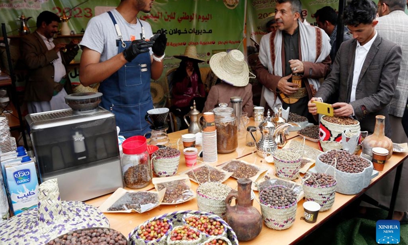 A man sells coffee beans at a coffee fair in Sanaa, Yemen, on March 1, 2023. Local merchants gathered at the coffee fair on Wednesday to promote Yemen's renowned coffee.(Photo: Xinhua)