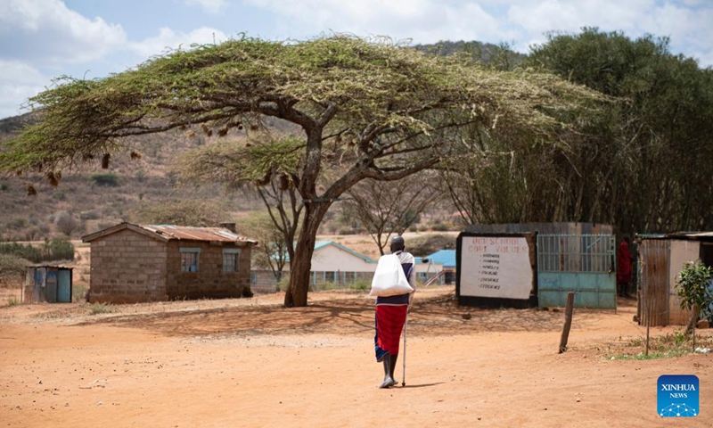 Joshua Sempeta, a 71-year-old father of ten and a patriarch of a Maasai family, is on his way home carrying food aid at a boarding school in Kajiado County, Kenya, Feb. 28, 2023. The Maasai are a Nilotic ethnic group inhabiting central and southern Kenya and northern Tanzania. They rely on livestock breeding as their main source of income.(Photo: Xinhua)