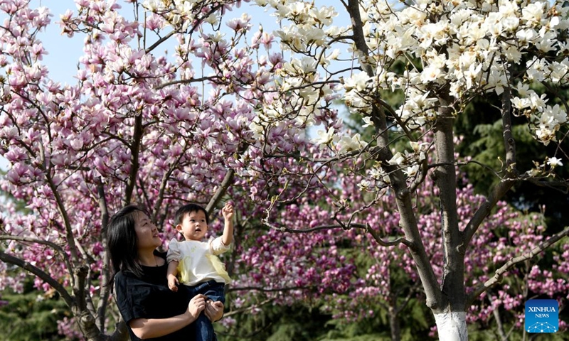 Tourists enjoy spring scenery at Daming Palace National Heritage Park in Xi'an, northwest China's Shaanxi Province, March 14, 2023.(Photo: Xinhua)