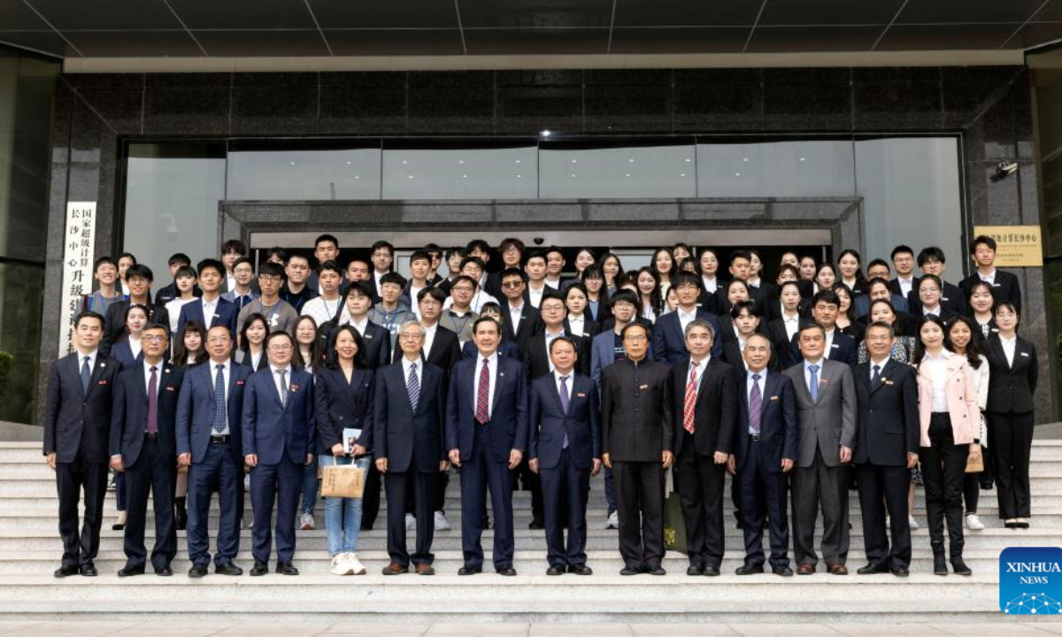 Ma Ying-jeou (7th L, front row), leading a group of students from Taiwan, poses for a photo with faculty members and students of Hunan University at the National Supercomputing Center in Changsha, a data computing institute located in Hunan University, in Changsha, central China's Hunan Province, April 2, 2023. Ma Ying-jeou led a group of Taiwan students to Hunan University on Sunday morning. Photo:Xinhua