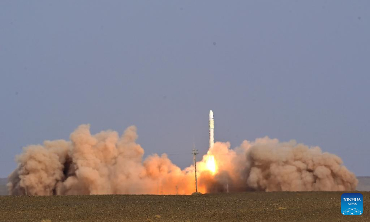 A TL-2 Y1 rocket, carrying a satellite which will be used in remote sensing imaging experiments and other technical verifications, blasts off from the Jiuquan Satellite Launch Center in northwest China on April 2, 2023. Photo:Xinhua