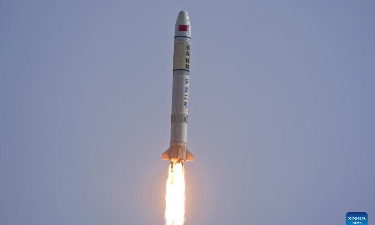 A TL-2 Y1 rocket, carrying a satellite which will be used in remote sensing imaging experiments and other technical verifications, blasts off from the Jiuquan Satellite Launch Center in northwest China on April 2, 2023. Photo:Xinhua