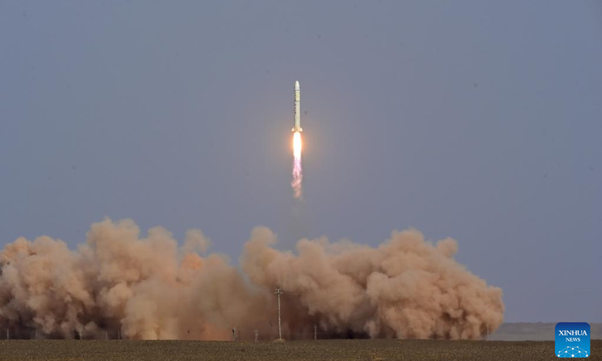 A TL-2 Y1 rocket, carrying a satellite which will be used in remote sensing imaging experiments and other technical verifications, blasts off from the Jiuquan Satellite Launch Center in northwest China on April 2, 2023. Photo:Xinhua