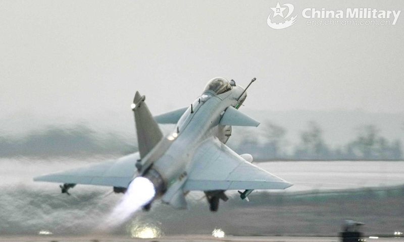 A fighter jet attached to an aviation brigade of the air force under the PLA Southern Theater Command takes off in a recent real combat training exercise. (eng.chinamil.com.cn/Photo by Li Zishao)