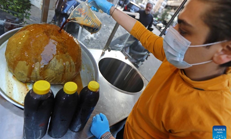 A juice seller makes liquorice in Beirut, Lebanon, on March 26, 2023. (Xinhua/Bilal Jawich)