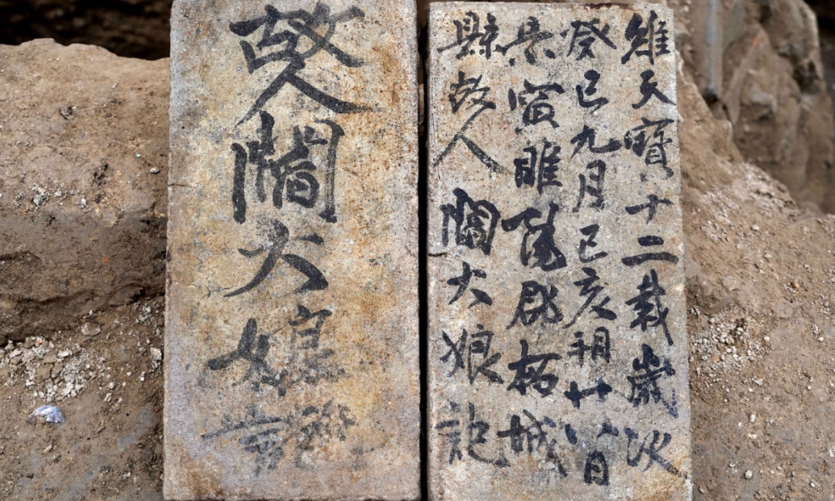 Archaeologists have discovered six tombs from the Tang Dynasty (618-907 AD), and two epitaph bricks recording the identity, birthplace and date of death of the person in the tomb in city ruins dating further back to the Spring and Autumn Period (770BC-476BC) in Central China's Henan Province, Photo: Screenshot from Xinhua