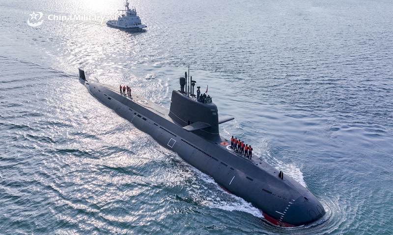 A submarine attached to a naval submarine flotilla under the PLA Northern Theater Command bears off a port after  separating from the towboats during a training exercise on March 21, 2023. (eng.chinamil.com.cn/Photo by Wu Haodong)