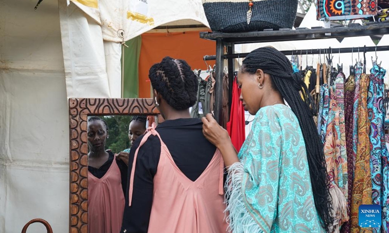 People shop at an Easter market in Nairobi, Kenya, April 1, 2023. An Easter market is held here from April 1 to 2, which attracts lots of visitors.(Photo: Xinhua)