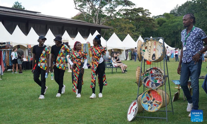 People visit an Easter market in Nairobi, Kenya, on April 1, 2023. An Easter market is held here from April 1 to 2, which attracts lots of visitors.(Photo: Xinhua)