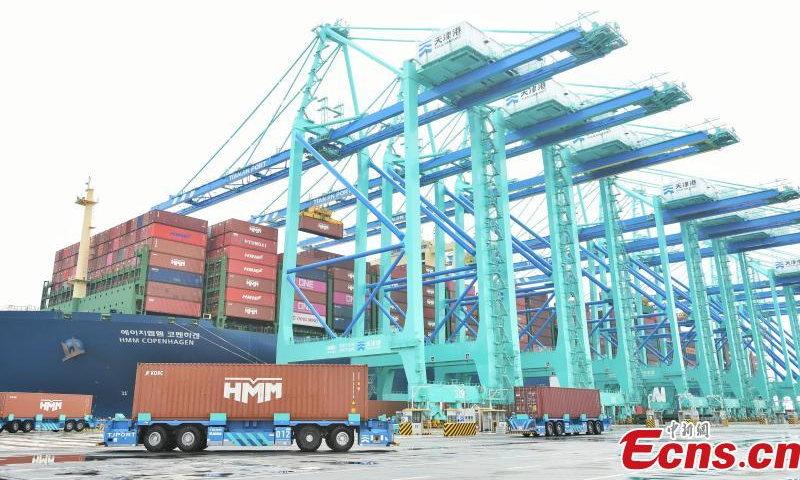 Drone photo shows a container ship loads containers at Tianjin Port, April 6, 2023. (Photo: China News Service/Tong Yu)