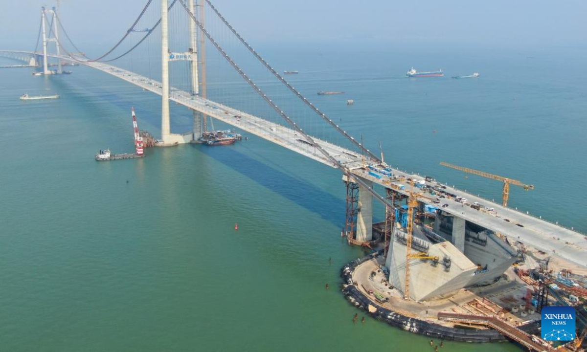 This aerial photo taken on April 27, 2023 shows the construction site of Lingdingyang bridge, which is part of the Shenzhen-Zhongshan link in south China's Guangdong Province. Lingdingyang bridge, a key part of the Shenzhen-Zhongshan link, got its final segments joined on Friday. Photo:Xinhua