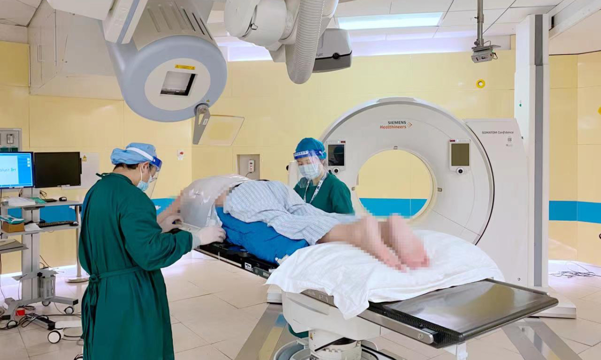 A patient receives the heavy ion and proton radiotherapies at Shanghai Proton and Heavy Ion Center. Photo: Courtesy of Shanghai Proton and Heavy Ion Center