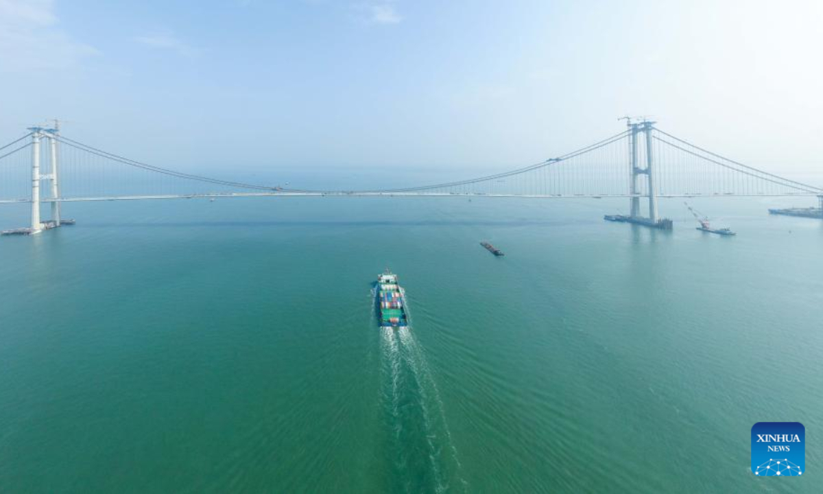 This aerial photo taken on April 27, 2023 shows the Lingdingyang bridge, which is part of the Shenzhen-Zhongshan link in south China's Guangdong Province. Lingdingyang bridge, a key part of the Shenzhen-Zhongshan link, got its final segments joined on Friday. Photo:Xinhua