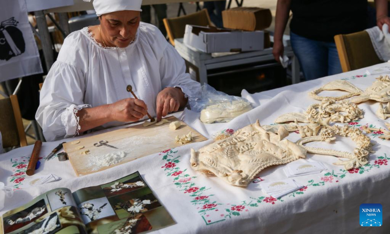 A vendor demonstrates bread making skills at a bread festival in Brussels, Belgium, May 6, 2023. A bread festival was held in Brussels on Saturday to let people taste and buy various kinds of bread product from European countries. (Xinhua/Zheng Huansong)