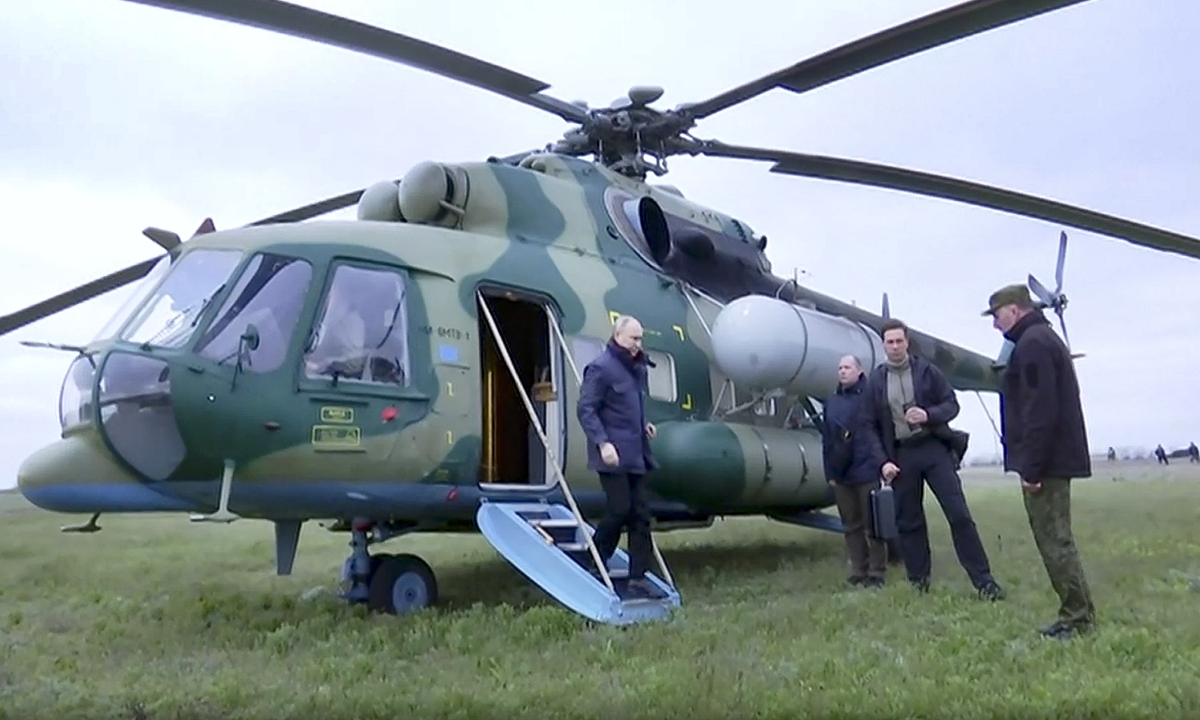  In this photo taken from video released by Russian TV Pool on April 18, 2023, Russian President Vladimir Putin arrives at an undisclosed location. The Kremlin said Putin has visited headquarters of the Russian forces in the southern Kherson region.Photo:VCG