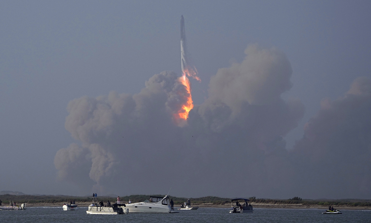 SpaceX's Starship took o? from a launch pad, but exploded midair before stage separation. Photo: VCG