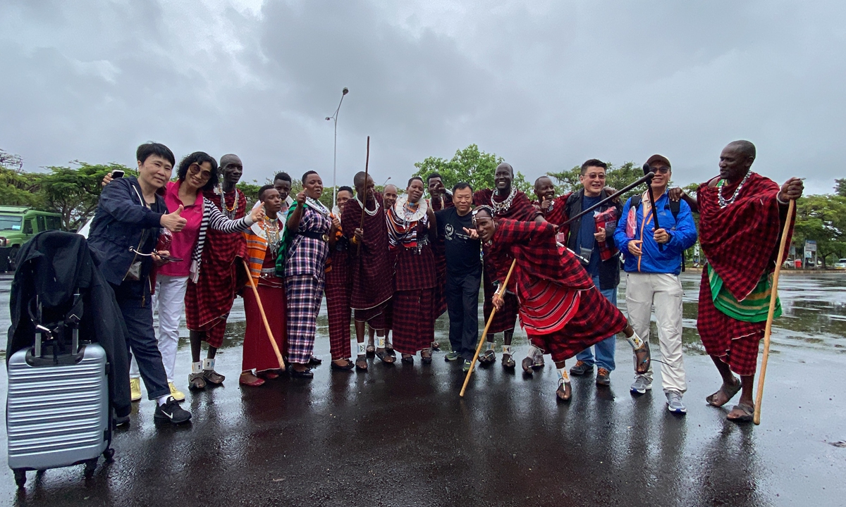 Chinese tourists pose for photos with Tanzanian people wearing their traditional costumes at the Kilimanjaro International Airport
on April 22, 2023. The group of 22 Chinese tourists arrived at the airport that day as the first group of Chinese visitors to Tanzania after China reopened its borders. Photo: Xinhua