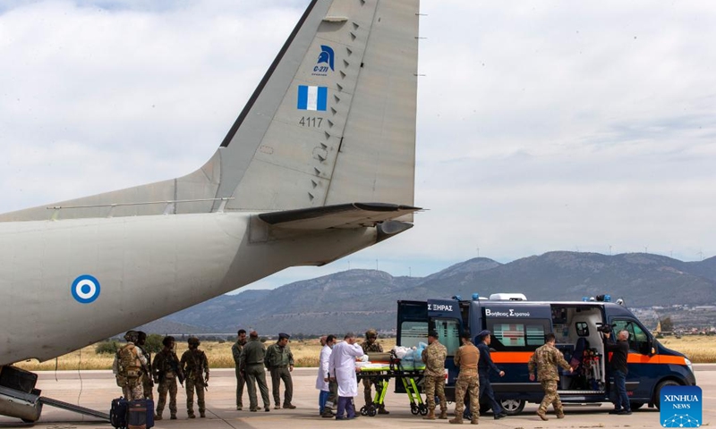 Soldiers and medical workers transfer a wounded man evacuated from Sudan to an ambulance at the military airfield of Elefsina near Athens, Greece, on April 25, 2023. Greece has evacuated over 50 of its citizens and their family members from the Sudanese capital Khartoum amid military clashes, Greek Foreign Affairs Minister Nikos Dendias said on Tuesday.(Photo: Xinhua)