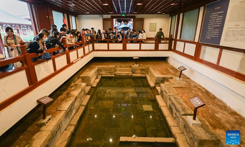 Tourists visit a relic of a bathing pool at the Huaqing Palace scenic area in Xi'an, northwest China's Shaanxi Province, May 5, 2023. Xi'an, a city with over 3,100 years of history, served as the capital for 13 dynasties in Chinese history. It is also home to the world-renowned Terracotta warriors created in the Qin Dynasty (221-207 BC).(Photo: Xinhua)