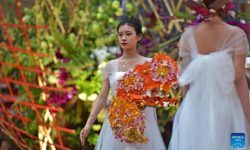 A student from the Liaoning Agricultural Technical College demonstrates flower arrangement artworks in Shenyang, northeast China's Liaoning Province, May 10, 2023. Teachers and professionals in gardening and floriculture presented flower arrangement artworks at the Liaoning Agricultural Technical College on Wednesday.(Photo: Xinhua)