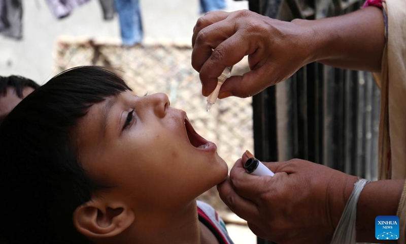 A health worker gives a dose of polio vaccine to a child during an anti-polio vaccination campaign in southern Pakistani port city of Karachi on May 15, 2023. A sub-national anti-polio vaccination campaign kicked off on Monday in selected districts of all provinces in Pakistan, with an aim to vaccinate approximately 23 million children across the country, Pakistan's health ministry said.(Photo: Xinhua)