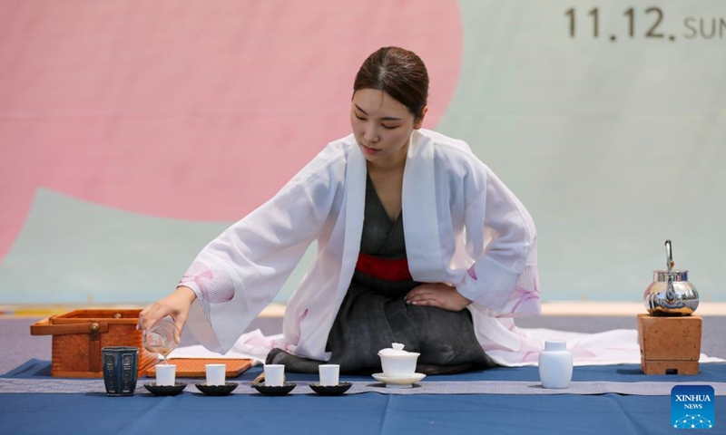 A tea art specialist performs in Seoul, South Korea, May 19, 2023. A series of events to promote Chinese tea culture was launched by the Chinese Cultural Center here on Friday to mark the upcoming International Tea Day. (Xinhua/Wang Yiliang)