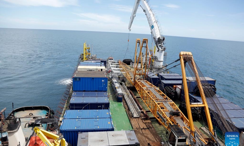 A United Nations ship, an engineering vessel called Ndeavor, arrives at the site of the FSO Safer vessel at Ras Issa port in Hodeidah province, Yemen, on May 30, 2023. A United Nations (UN) ship arrived on Tuesday at the site of the floating storage and offloading (FSO) Safer vessel, a decaying super oil tanker, off the coast of Ras Issa, Hodeidah in western Yemen. (Photo: Xinhua)