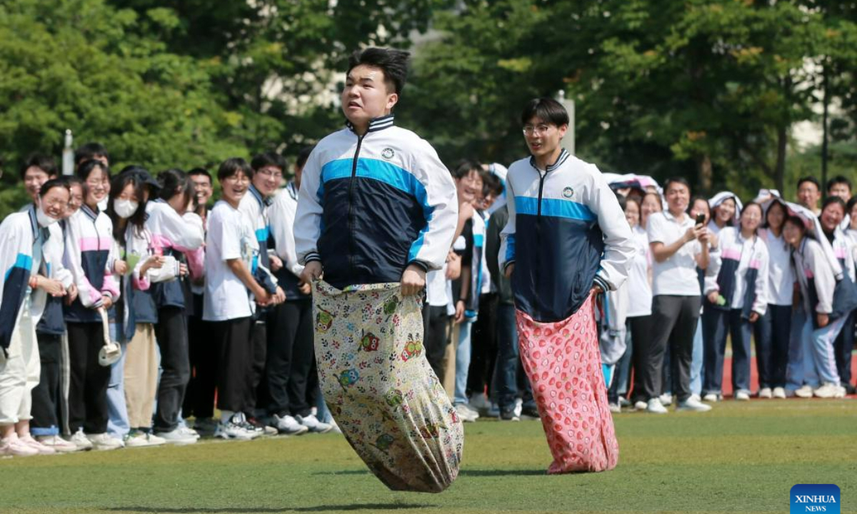 High school seniors take part in a stress relief game in Huaibei, east China's Anhui Province, May 31, 2023. As this year's college entrance exam approaches, a high school in Huaibei organized a series of activities to help students release stress. Photo:Xinhua