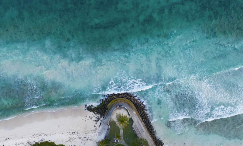 This aerial photo taken on May 29, 2023 shows a coastal view of Bridgetown, capital of Barbados. (Xinhua/Xin Yuewei)