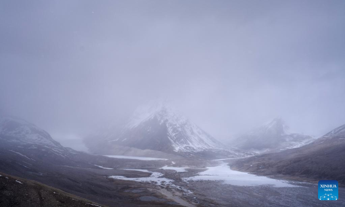 This aerial photo taken on May 31, 2023 shows the river bed at the foot of the Gyaimaryangzhong Glacier in southwest China's Tibet Autonomous Region. The Gyaimaryangzhong Glacier is the source of the Yarlung Zangbo River, China's longest plateau river. Photo:Xinhua