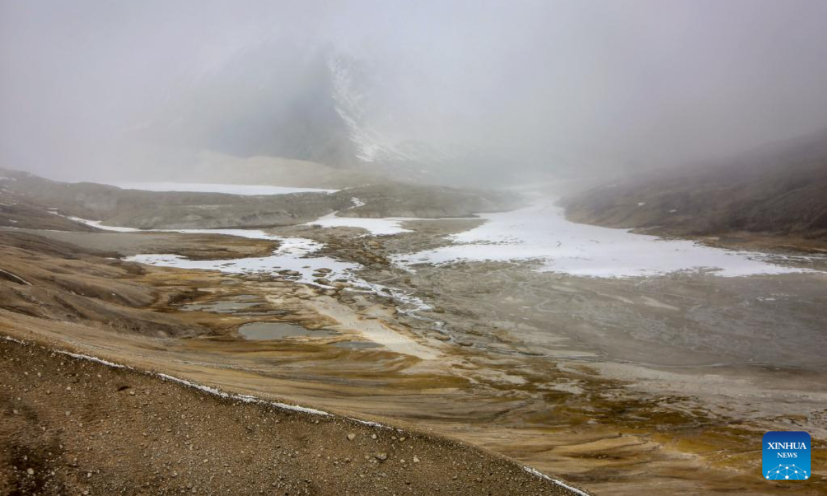 This aerial photo taken on May 31, 2023 shows the river bed at the foot of the Gyaimaryangzhong Glacier in southwest China's Tibet Autonomous Region. The Gyaimaryangzhong Glacier is the source of the Yarlung Zangbo River, China's longest plateau river. Photo:Xinhua