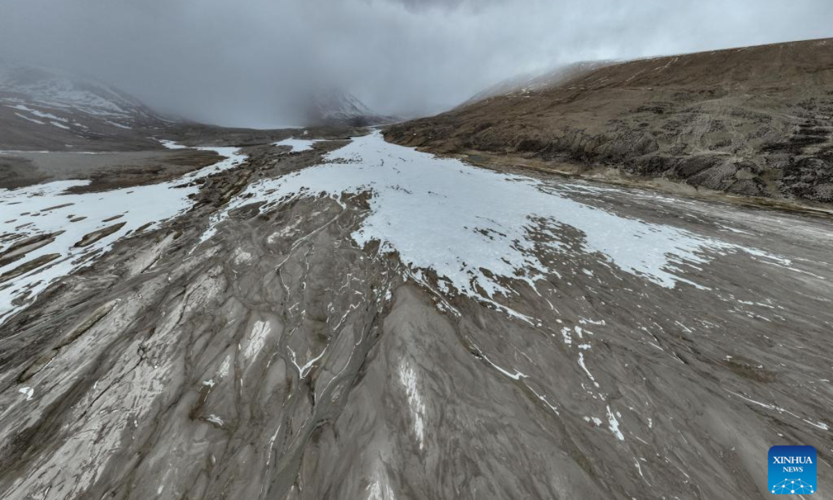 This aerial photo taken on May 31, 2023 shows the river bed at the foot of the Gyaimaryangzhong Glacier in southwest China's Tibet Autonomous Region. The Gyaimaryangzhong Glacier is the source of the Yarlung Zangbo River, China's longest plateau river. Photo:Xinhua