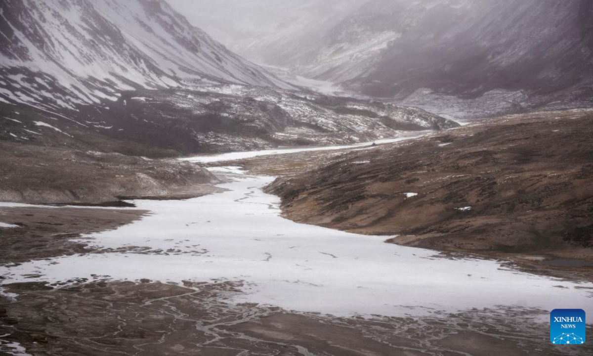 This aerial photo taken on May 31, 2023 shows the river bed at the foot of the Gyaimaryangzhong Glacier in southwest China's Tibet Autonomous Region. The Gyaimaryangzhong Glacier is the source of the Yarlung Zangbo River, China's longest plateau river. Photo:Xinhua