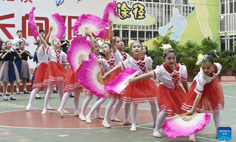 Students stage a performance in a primary school in Zhengzhou City, central China's Henan Province, May 31, 2023. June 1 marks the International Children's Day. Various events were held nationwide with vibrant colors and joyful laughter as children and families gathered for celebration.(Photo: Xinhua)