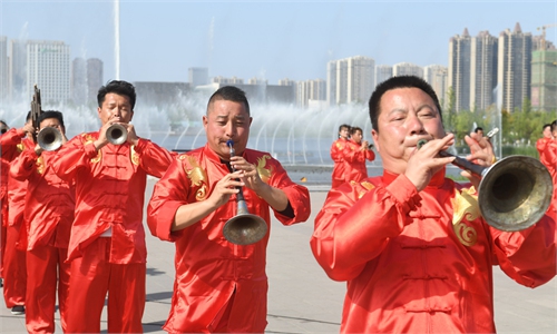 Veteran Folk Artist Keeps Traditional Chinese Instrument Suona Alive ...