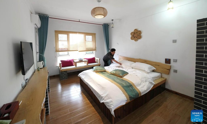 A staff member performs housekeeping at a high-end homestay in Feishizhuang Village, Qinhuangdao, north China's Hebei Province, June 5, 2023. Qinhuangdao, widely noted for its seaside tourist attractions, has pinned much importance to the development of homestay service in a way to accelerate the growth in its rural areas. To date, there are more than 2,200 homestays in operation in the region.(Photo: Xinhua)