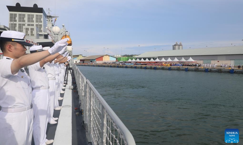 The Chinese naval members wave to the welcoming crowds at Muara Port in Brunei, June 5, 2023.(Photo: Xinhua)