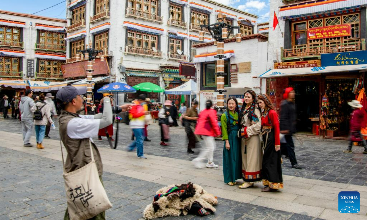 Tourists in traditional Tibetan costumes pose for photos in Lhasa, southwest China's Tibet Autonomous Region, June 13, 2023. Photo:Xinhua