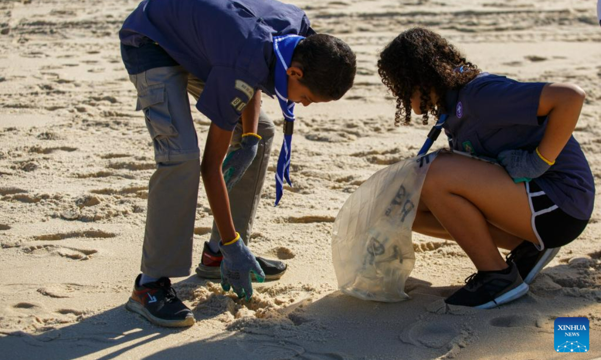 Volunteers collect waste at Sao Conrado Beach in Rio de Janeiro, Brazil, on June 8, 2023, the World Oceans Day. Photo:Xinhua