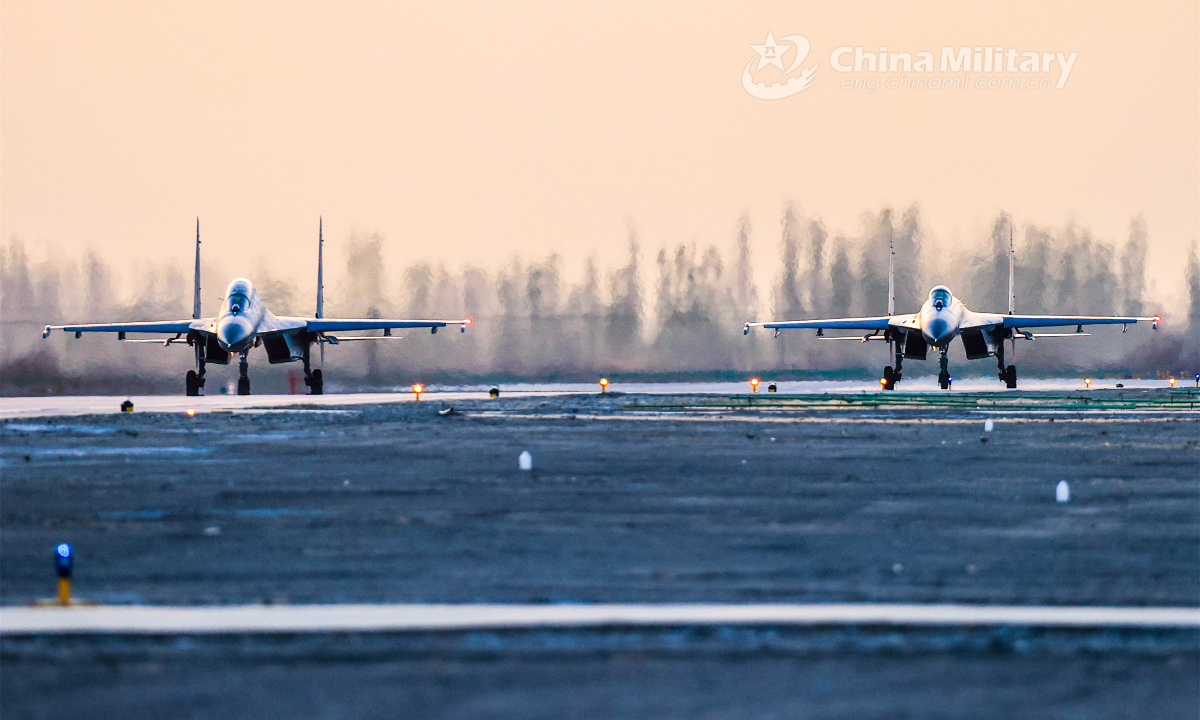 Fighter jets attached to a brigade under the PLA Air Force Xi'an Flying College taxi on the runway during a round-the-clock training mission in early June, 2023. Photo: China Military