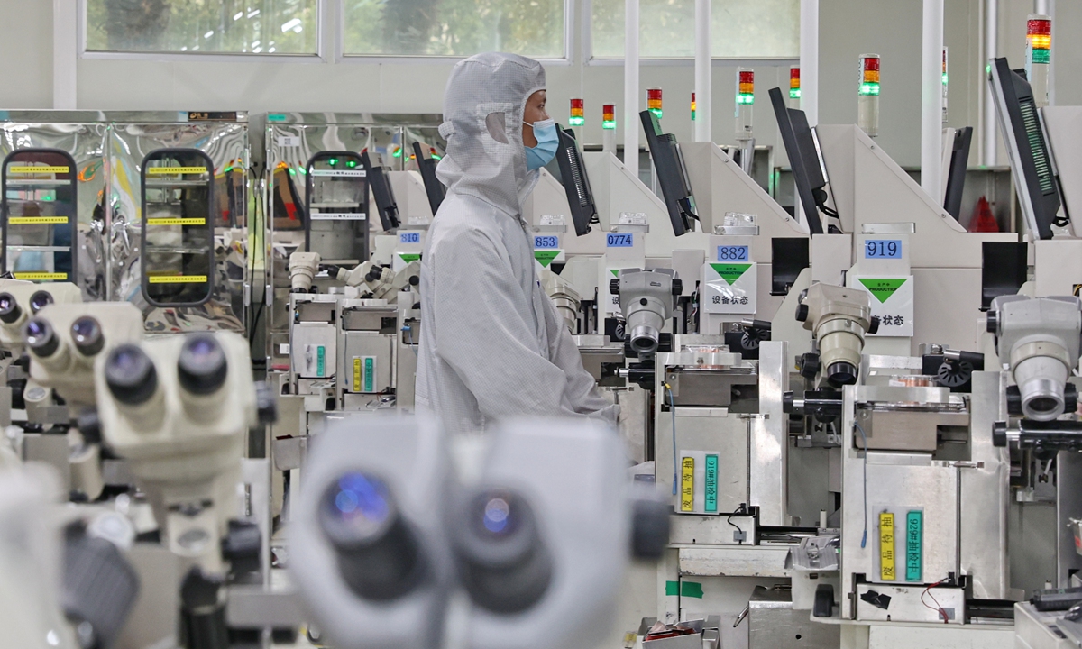 A worker checks integrated circuit prodcut at a manufacturing facotry in Nantong, East China's Jiangsu Province. Photo: VCG