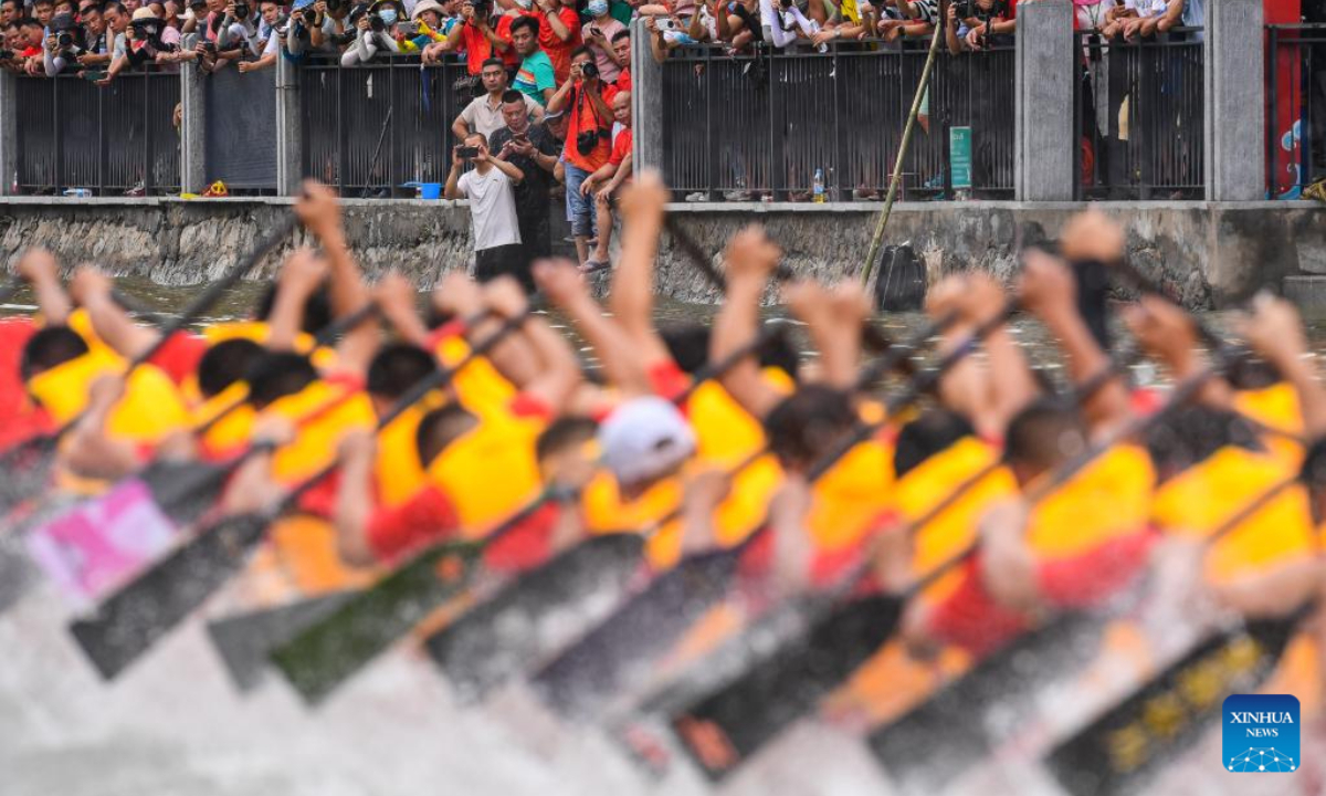 People take part in a dragon boat racing in Guangzhou, south China's Guangdong Province, June 15, 2023. Photo:Xinhua