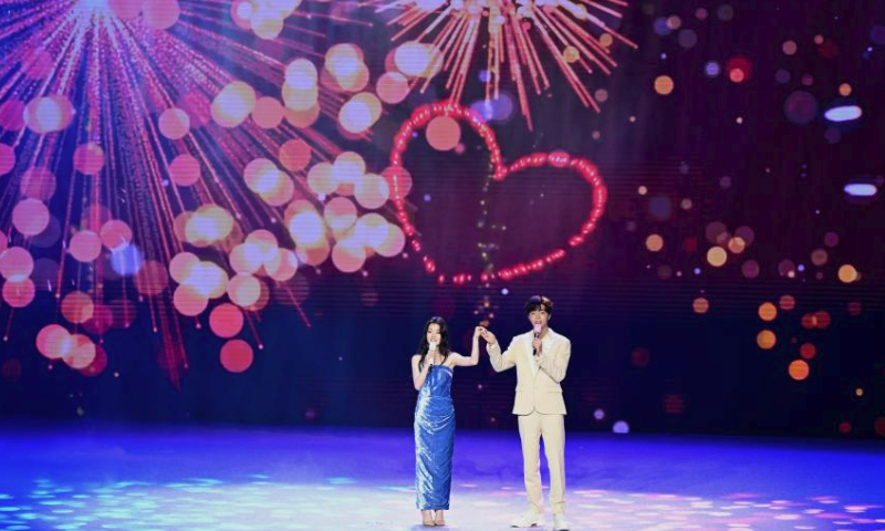 Singers from Chinese mainland and Taiwan perform during the 15th Straits Forum in Xiamen, southeast China's Fujian Province, June 17, 2023. The 15th Straits Forum kicked off in Xiamen Saturday. (Xinhua/Wei Peiquan)