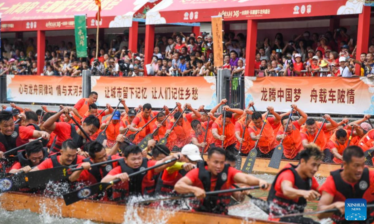 People take part in a dragon boat racing in Guangzhou, south China's Guangdong Province, June 15, 2023. Photo:Xinhua