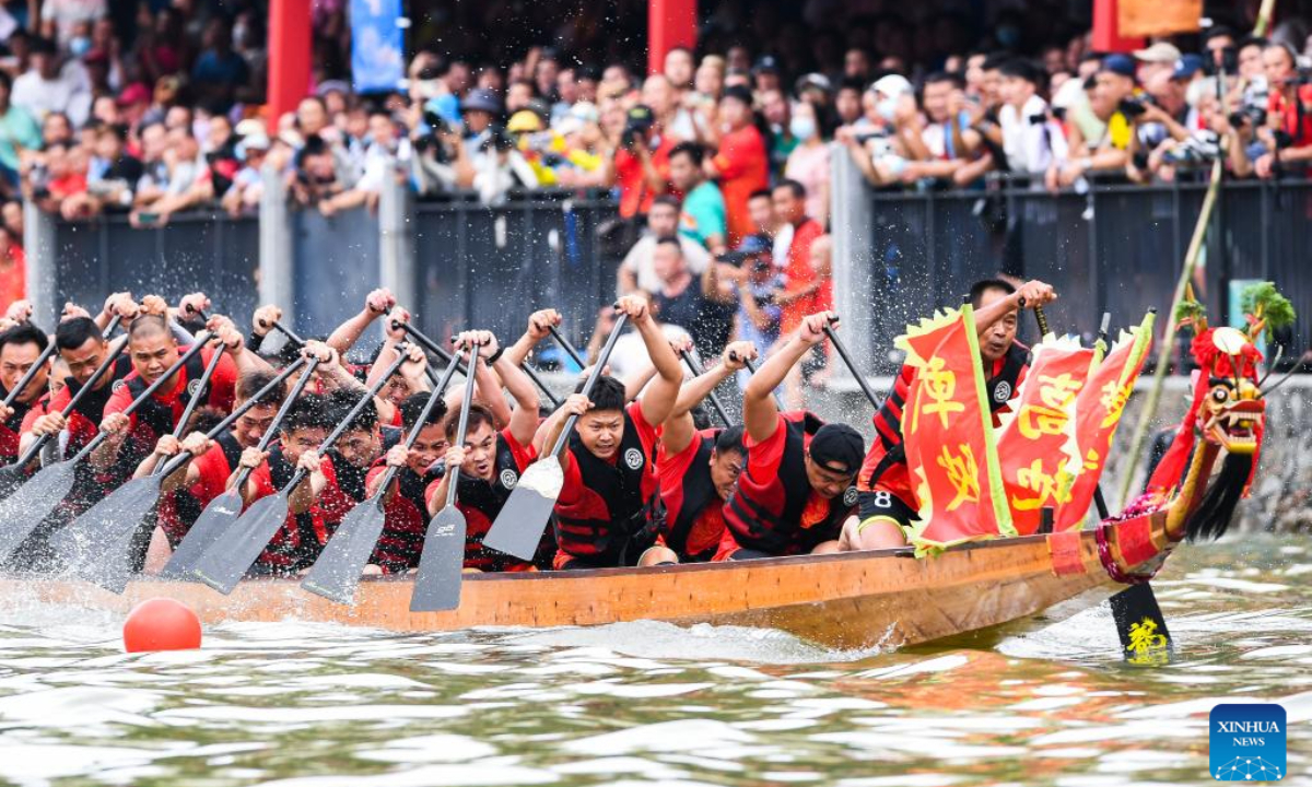 People take part in a dragon boat racing in Guangzhou, south China's Guangdong Province, June 15, 2023. Photo:Xinhua