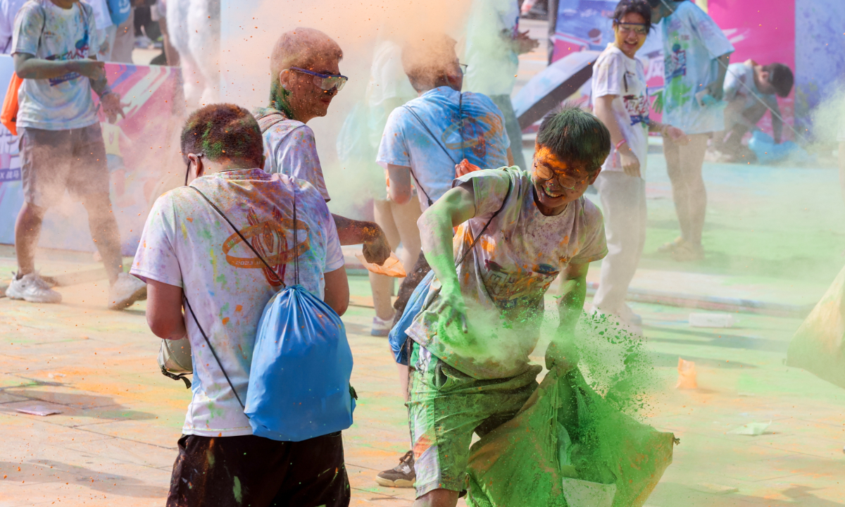 Graduates gather in Wuhan, Central China's Hubei Province, to participate in the Rainbow Run event, enjoying a vibrant and colorful graduation ceremony on June 14, 2023.Photo: IC